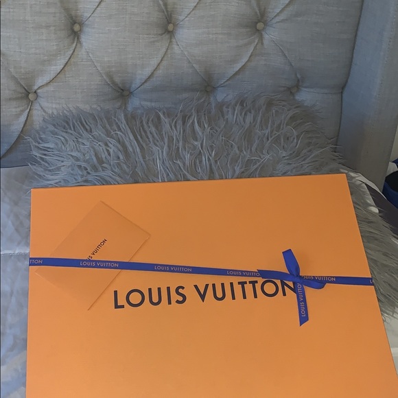 Meet your Posher, Kay - Picture 1 of 1